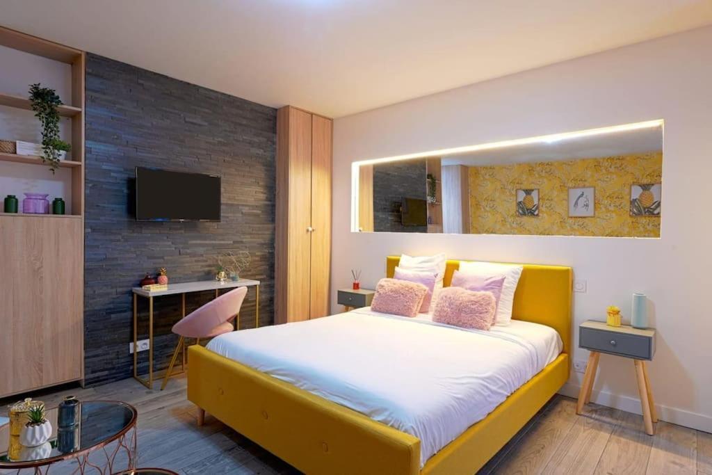Modern Studio- Francois Mitterand Library Appartement